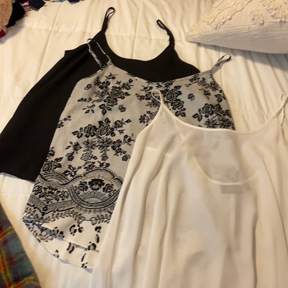 pack of 3 of Apt.9 tank tops